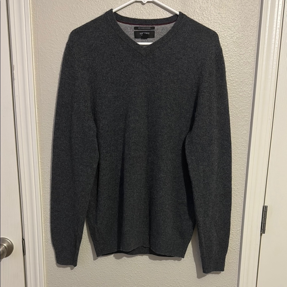 Nordstrom 100% Cashmere Men's Gray V-Neck Sweater Classic Warm